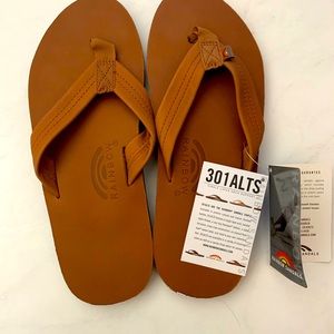 Brand new never worn Rajnbow men’s sandals, with tags. Fits 10 or 10.5.